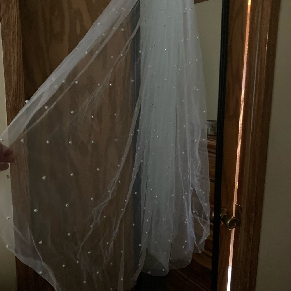 White pearl veil